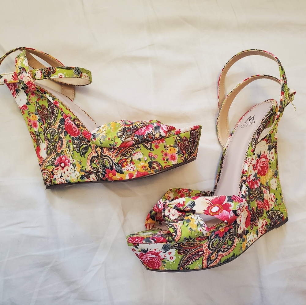 Shoe Dazzle Madison Savina Floral Wedge